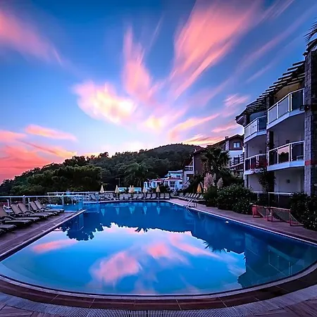 Tropical Deluxe 4*