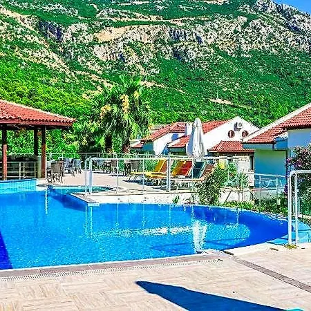 Szálloda Tropical Deluxe Cedit