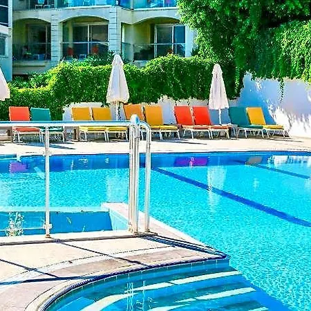 Tropical Deluxe Szálloda 4*