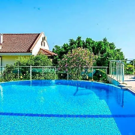 Szálloda Tropical Deluxe Cedit