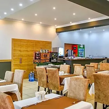 Tropical Deluxe Szálloda Cedit